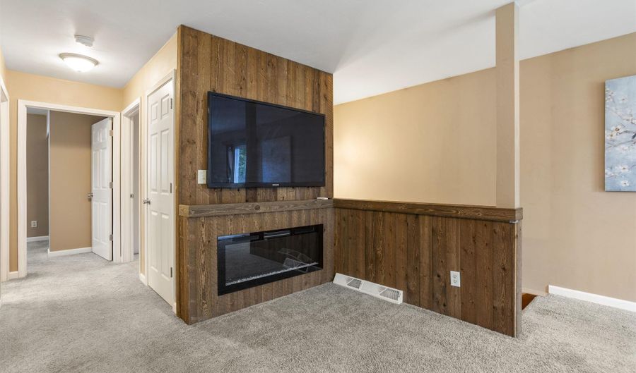 1318 W HARRIS St, Appleton, WI 54914 - 3 Beds, 2 Bath