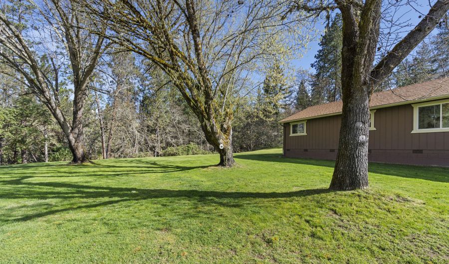 3529 Midway Ave, Grants Pass, OR 97527 - 3 Beds, 2 Bath