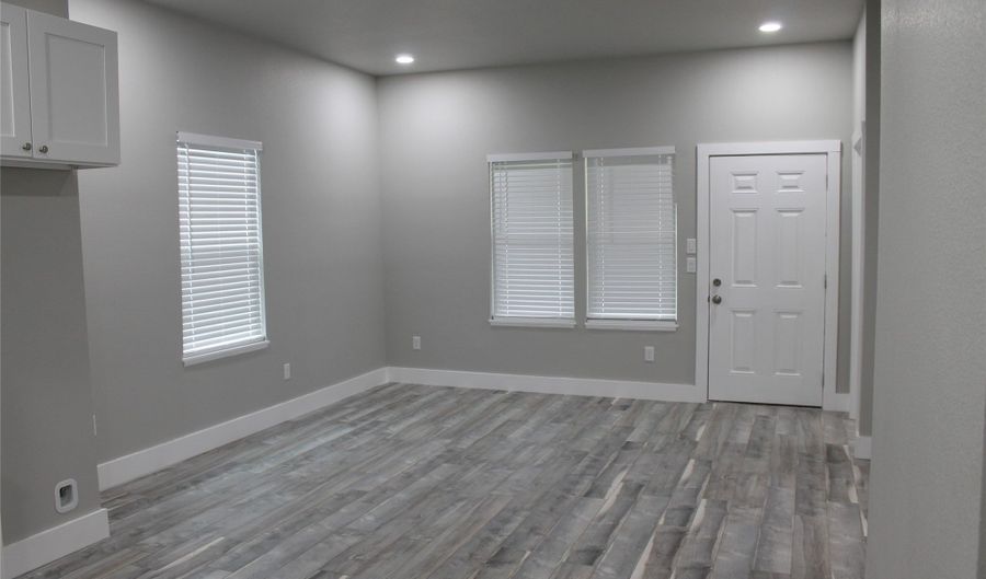 104 S Hubbard St 3 Lots, Alvord, TX 76225 - 3 Beds, 2 Bath
