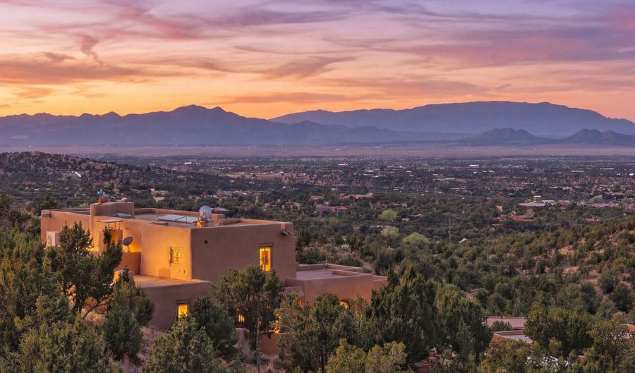 30 Camino Sanador, Santa Fe, NM 87505 - 4 Beds, 5 Bath