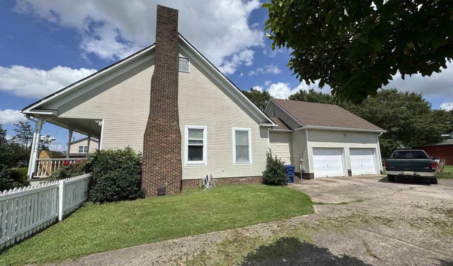 102 W Lane St, Albertville, AL 35950 - 4 Beds, 3 Bath