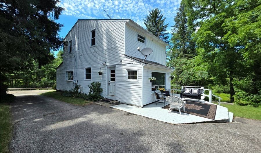 398 N Chillicothe Rd, Aurora, OH 44202 - 3 Beds, 2 Bath