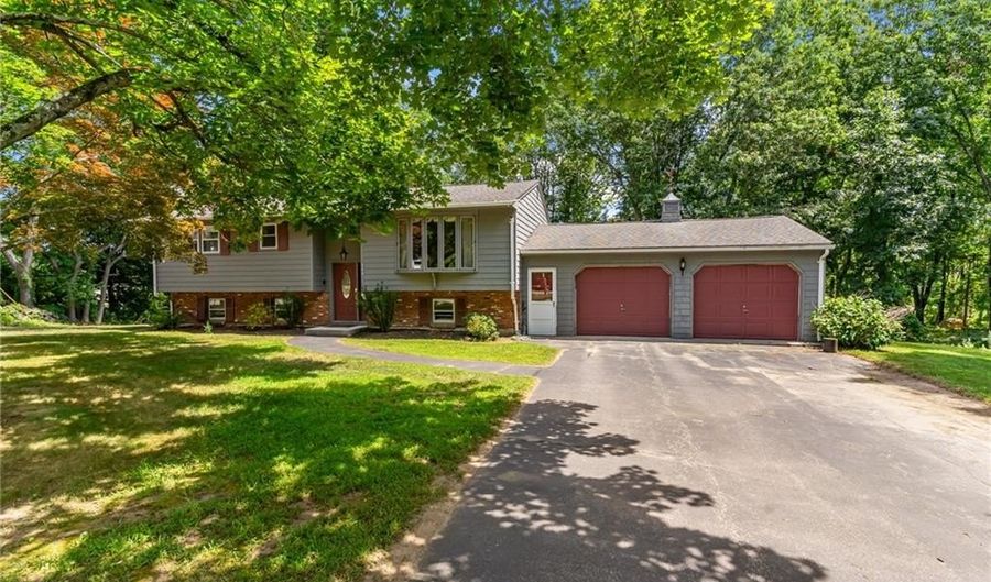 233 Blackrock Rd, Coventry, RI 02816 - 3 Beds, 1 Bath