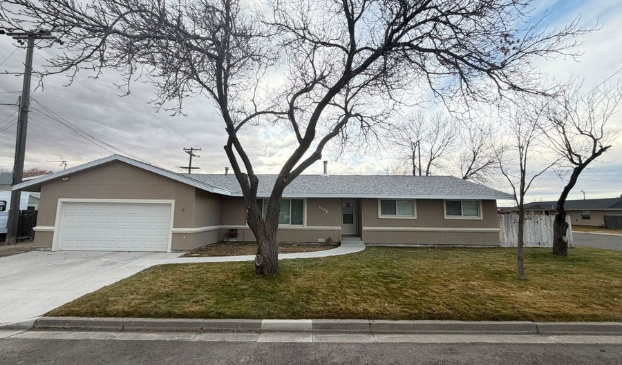 806 E Wilson Ave, Battle Mountain, NV 89820 - 4 Beds, 2 Bath