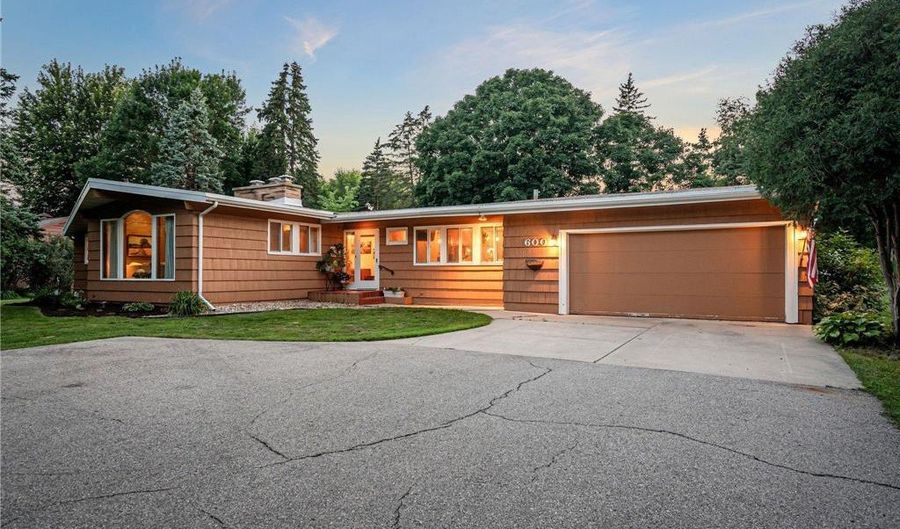 600 20th St SW, Austin, MN 55912 - 4 Beds, 4 Bath