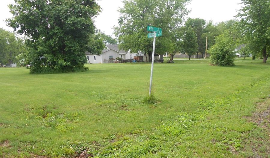 102 N 9th St, Albany, MO 64402 - 0 Beds, 0 Bath