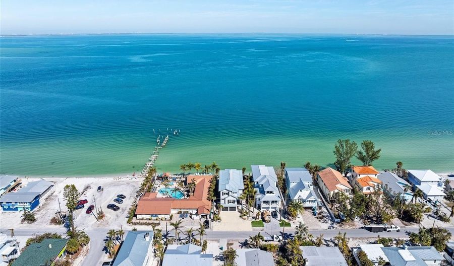 881 N SHORE Dr, Anna Maria, FL 34216 - 7 Beds, 8 Bath