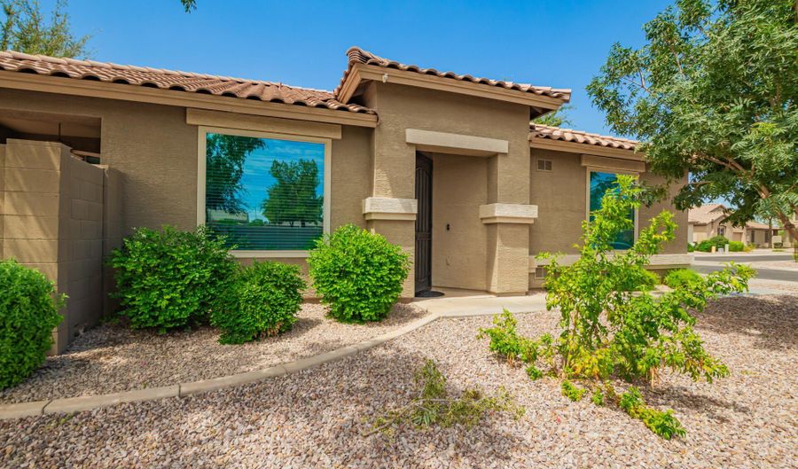 1991 E BROWNING Pl, Chandler, AZ 85286 - 3 Beds, 2 Bath