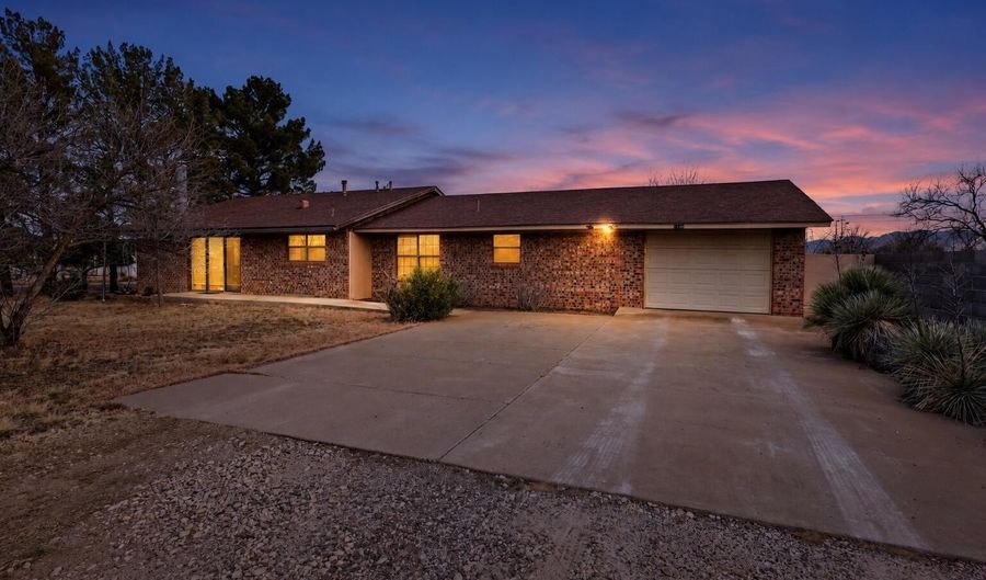 1100 W FORT DAVIS Ave, Alpine, TX 99999 - 3 Beds, 2 Bath