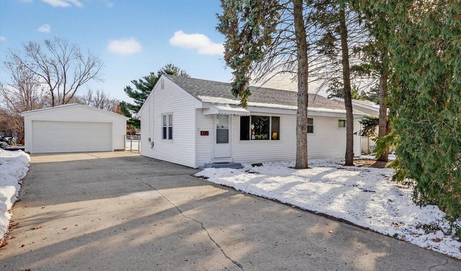 871 S Chatham Ave, Addison, IL 60101 - 2 Beds, 1 Bath