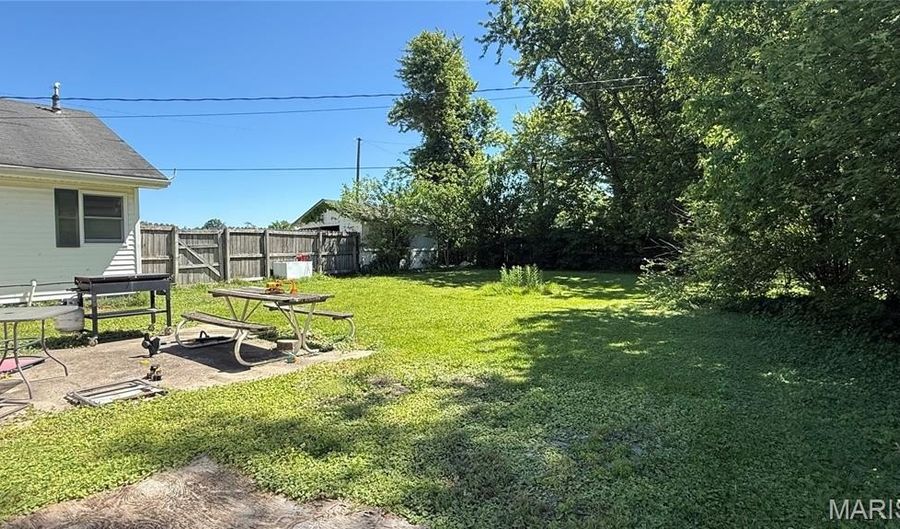 410 N Cypress St, Advance, MO 63730 - 4 Beds, 2 Bath