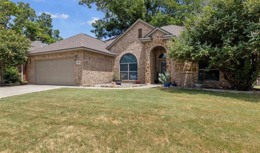 809 Andi Way, Weatherford, TX 76086 - 3 Beds, 2 Bath