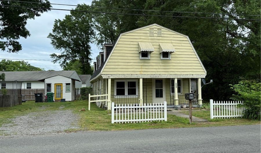 505 N James St, Ashland, VA 23005 - 3 Beds, 1 Bath