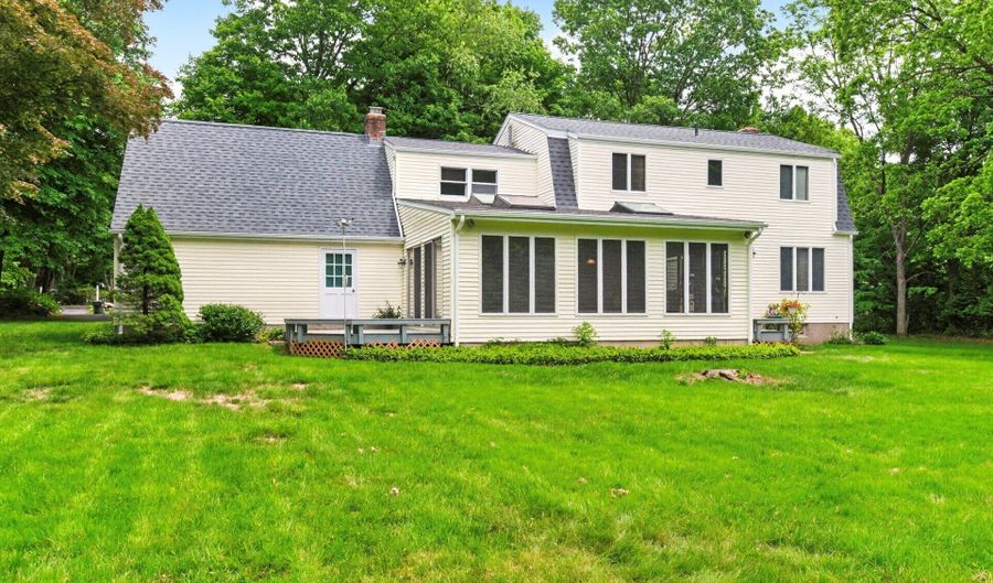5 Shingle Mill Dr, Canton, CT 06019 - 4 Beds, 3 Bath