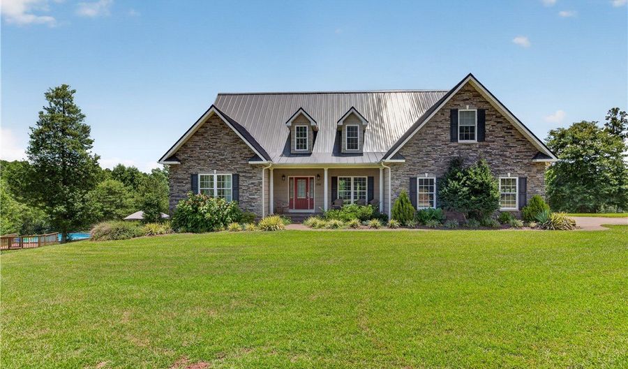 1051 Wild Deer Ln, Belton, SC 29627 - 7 Beds, 4 Bath