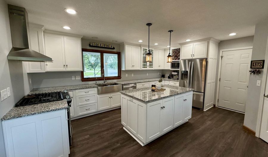 1516 Lakeview Trl, Berne, IN 46711 - 4 Beds, 3 Bath