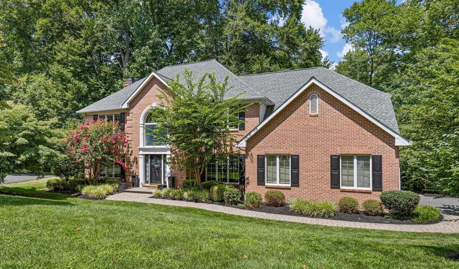 14 STONEBRIDGE Dr, Hockessin, DE 19707 - 5 Beds, 5 Bath