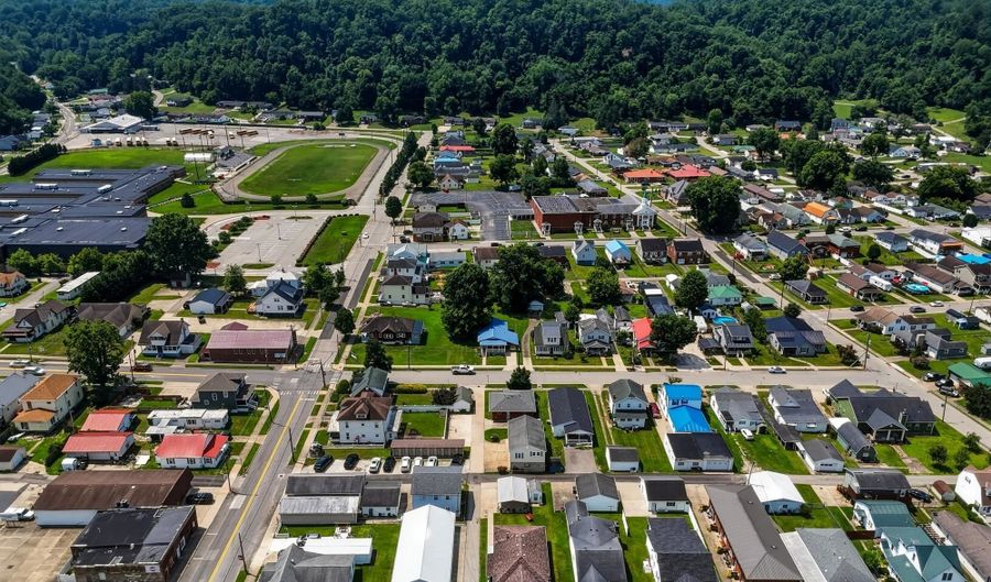 743 Lee St, Barboursville, WV 25504 - 3 Beds, 2 Bath