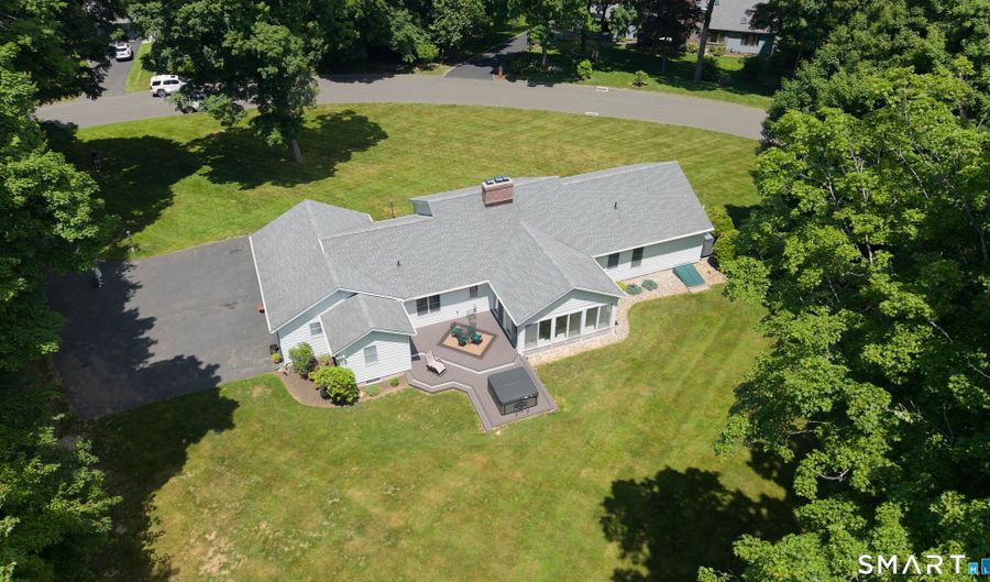 28 Wintergreen Hill Rd, Danbury, CT 06811 - 3 Beds, 3 Bath