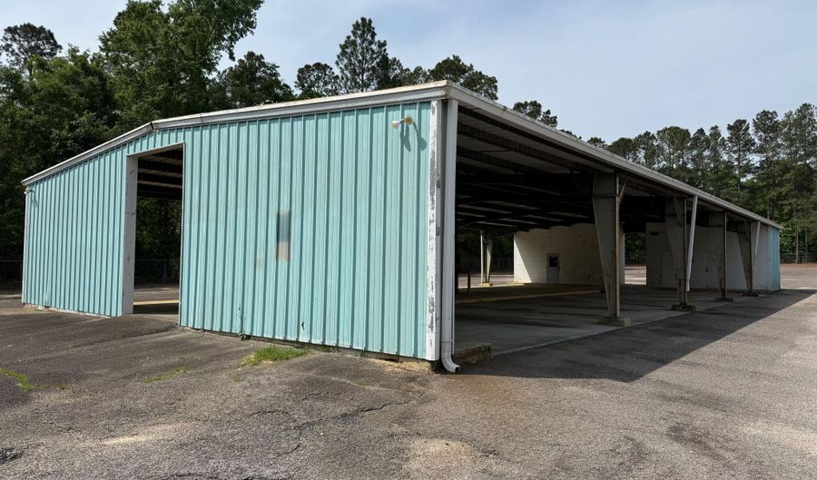 1635 Clinton St, Barnwell, SC 29812 - 0 Beds, 1 Bath
