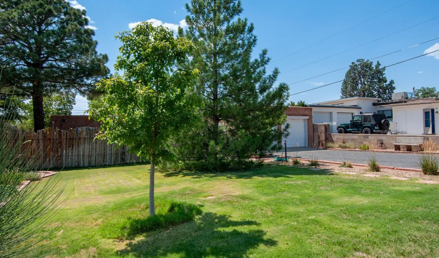929 AVENIDA ESTRELLITA NE, Albuquerque, NM 87110 - 4 Beds, 3 Bath