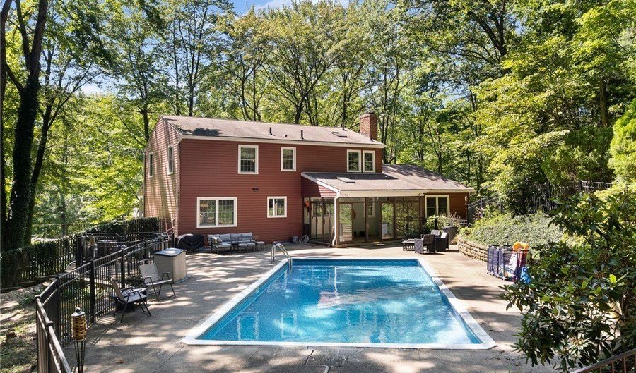 925 Sandin Rd, Akron, OH 44333 - 4 Beds, 3 Bath