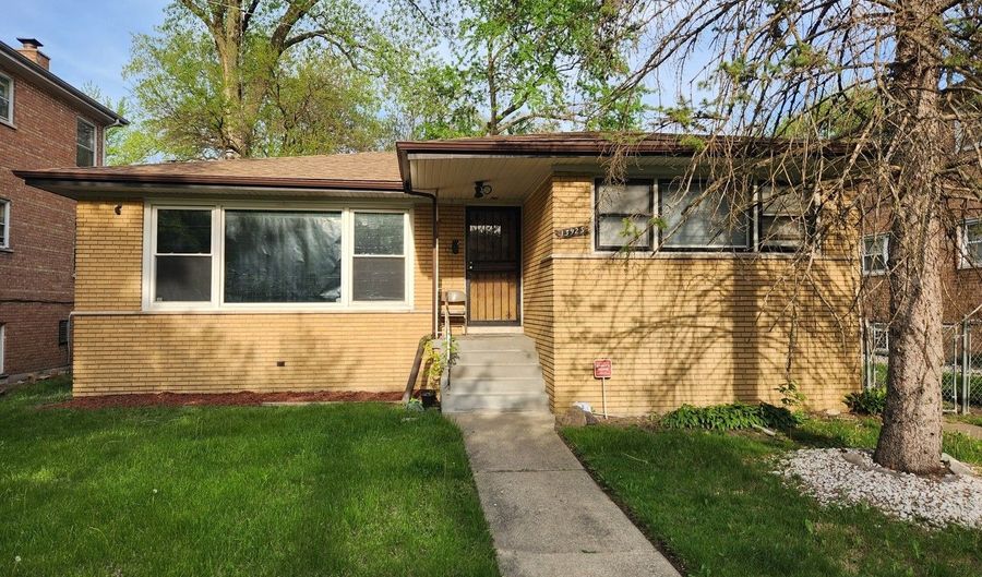 13923 S Wentworth Ave, Riverdale, IL 60827 - 3 Beds, 3 Bath