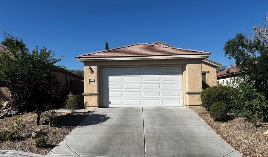 2747 LOCHLEVEN Way, Henderson, NV 89044 - 3 Beds, 2 Bath