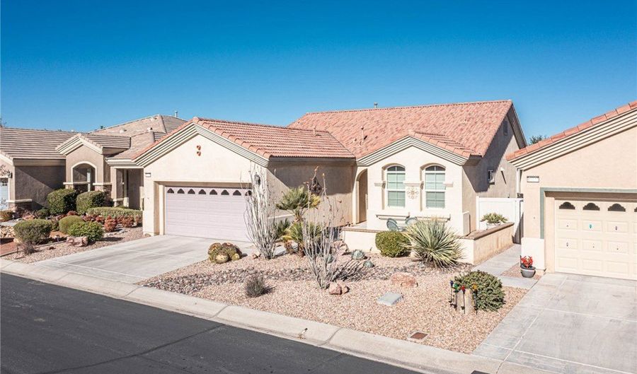 19442 Royal Oaks Rd, Apple Valley, CA 92308 - 2 Beds, 2 Bath