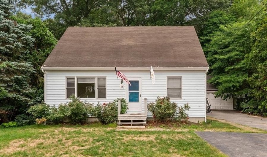11 Pawtucket Ave, Bristol, RI 02809 - 3 Beds, 2 Bath