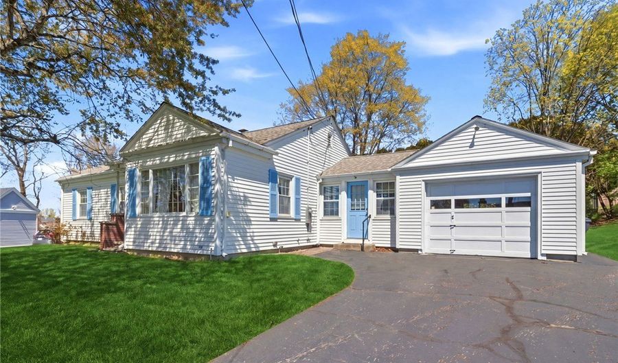 15 Valley View Dr, Cumberland, RI 02864 - 3 Beds, 1 Bath