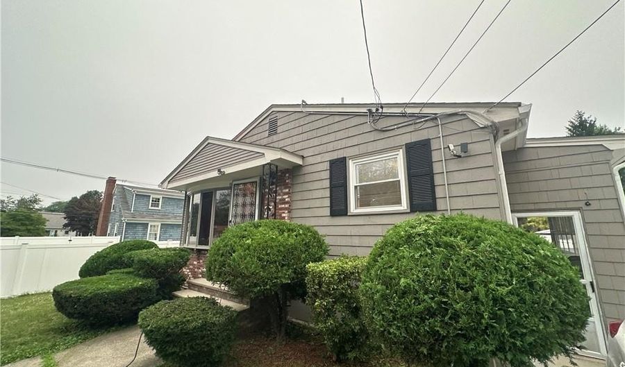 8 Ashby St, Johnston, RI 02919 - 4 Beds, 1 Bath