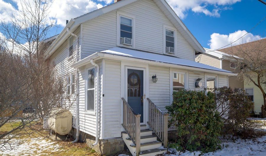 3 Wayman Ln, Bar Harbor, ME 04609 - 3 Beds, 2 Bath