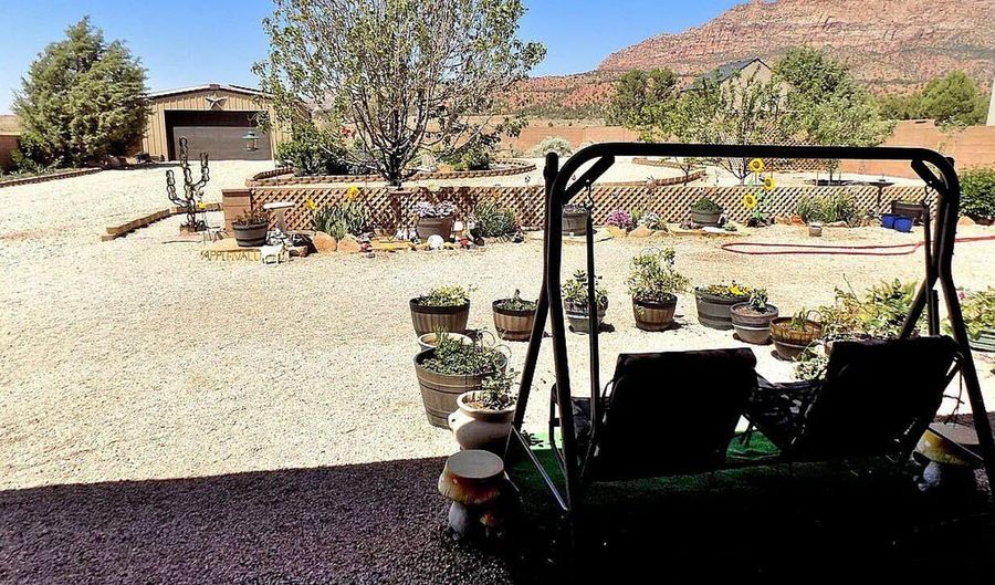 1123 E BIG PINION Ln, Apple Valley, UT 84737 - 5 Beds, 3 Bath