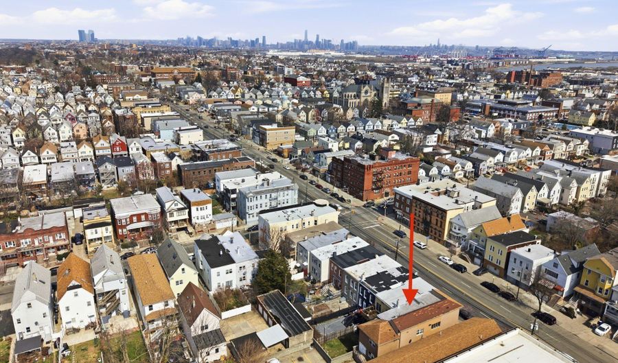 659 Kennedy Blvd, Bayonne, NJ 07002 - 4 Beds, 2 Bath