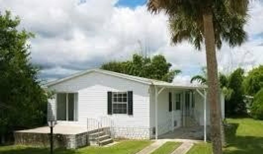 818 Thrush Cir, Barefoot Bay, FL 32976 - 3 Beds, 2 Bath