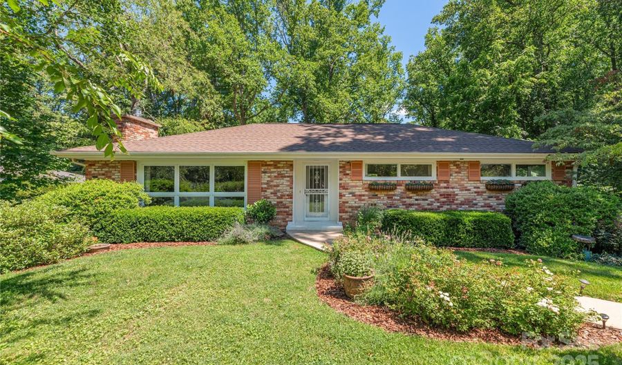24 Woodcrest Rd, Asheville, NC 28804 - 4 Beds, 3 Bath