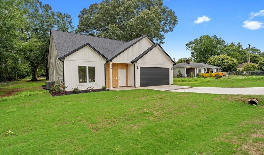 209 Bedford Forest Ave, Anderson, SC 29625 - 3 Beds, 2 Bath