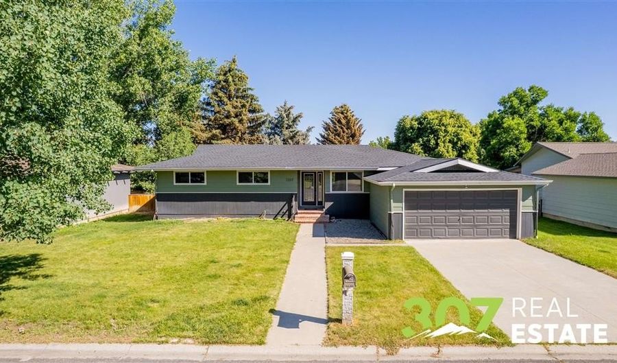 1207 Birch Ln, Cody, WY 82414 - 3 Beds, 2 Bath