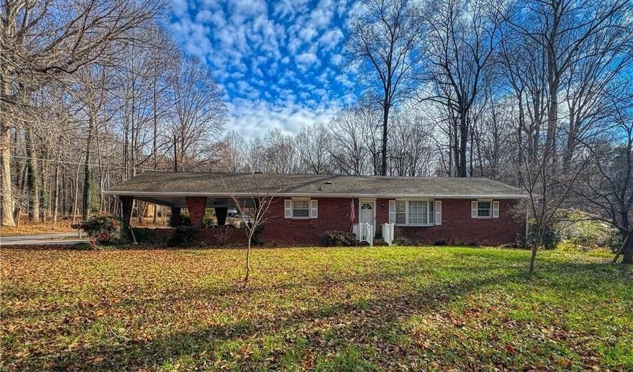 195 Claybon Dr, Advance, NC 27006 - 3 Beds, 2 Bath