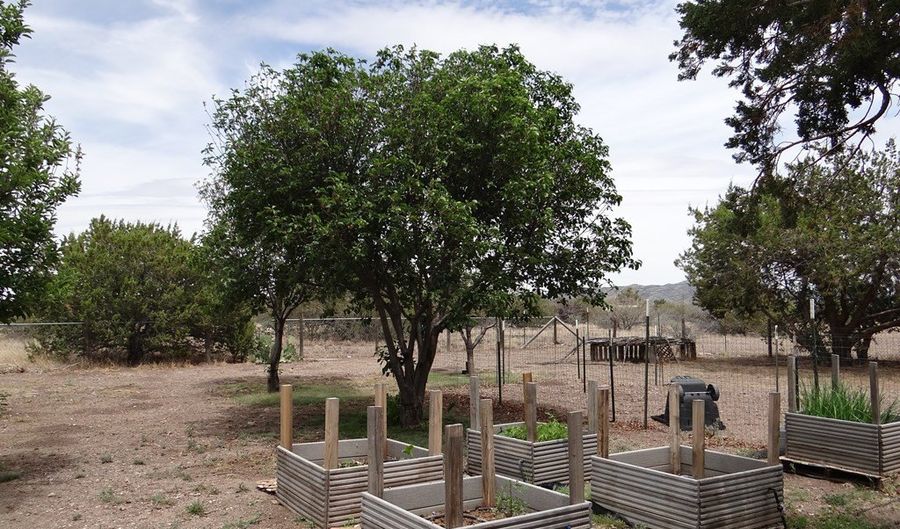 102 S Hackberry Dr, Alpine, TX 79830 - 3 Beds, 2 Bath