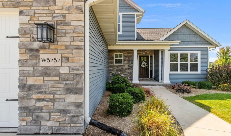 W5757 JOCHMANN Drive, Appleton, WI 54915 - 4 Beds, 3 Bath