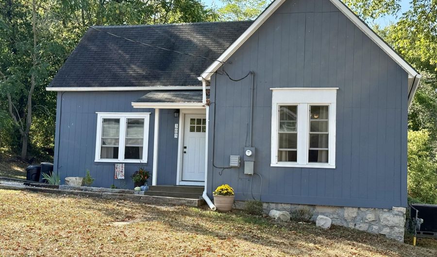 305 E Webster Ave, Ava, MO 65608 - 2 Beds, 1 Bath