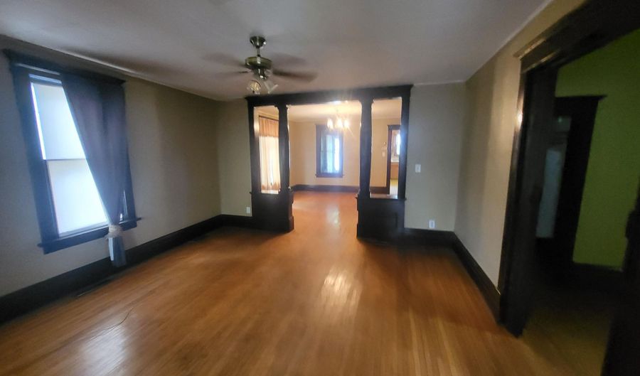 701 SE 9th Ave, Aberdeen, SD 57401 - 3 Beds, 1 Bath