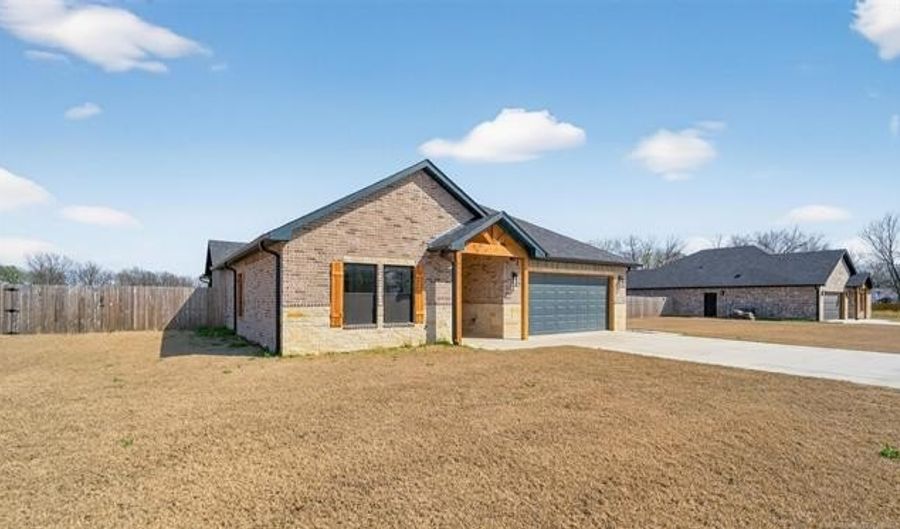 207 Lindsey Ave, Adair, OK 74330 - 3 Beds, 2 Bath