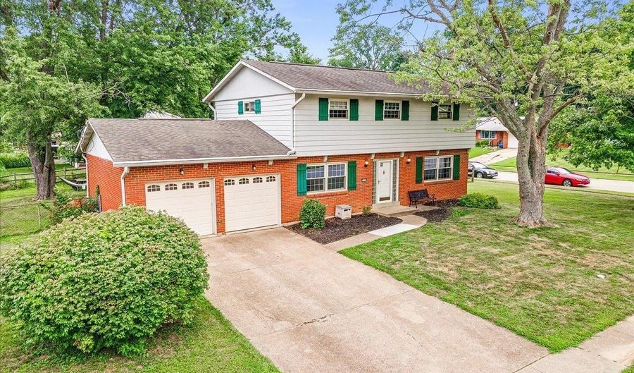 1691 Yellowglen Dr, Anderson Twp., OH 45255 - 4 Beds, 3 Bath