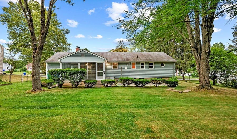 23 Nolan Dr, Bloomfield, CT 06002 - 3 Beds, 2 Bath