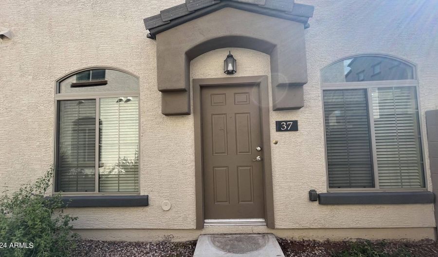 2727 N PRICE Rd 37, Chandler, AZ 85224 - 2 Beds, 3 Bath