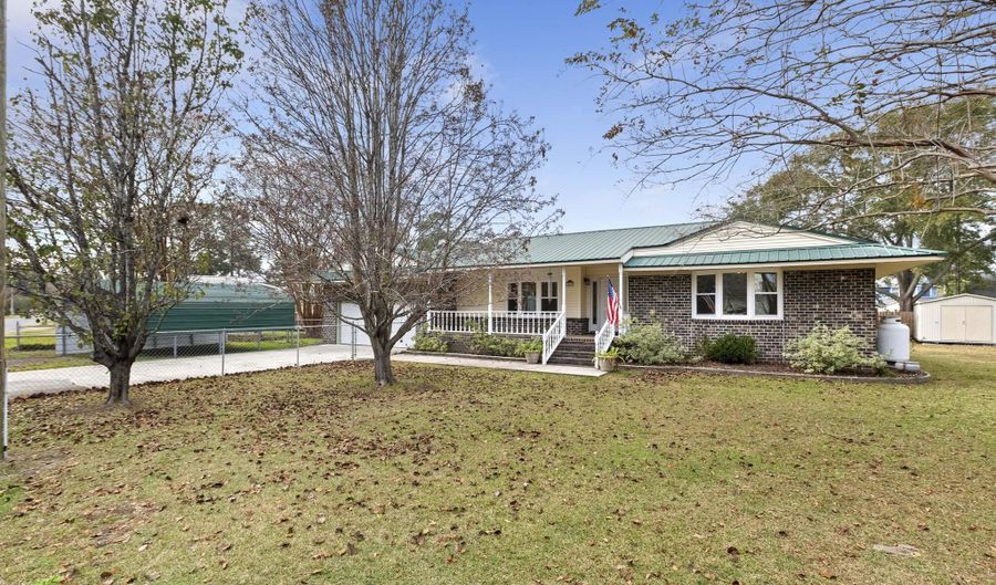 402 Chippendale Ln, Bonneau, SC 29431 - 3 Beds, 0 Bath