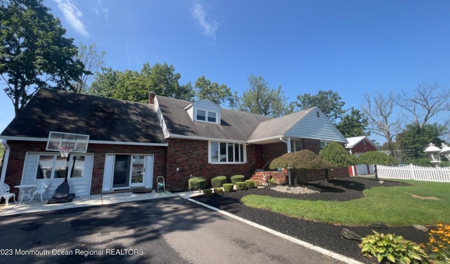 573 Lloyd Rd, Aberdeen, NJ 07747 - 3 Beds, 2 Bath
